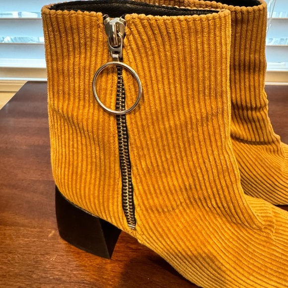 Free People Ariel Ankle Boots Corduroy Size 36EU (5.5US) - Picture 3 of 11